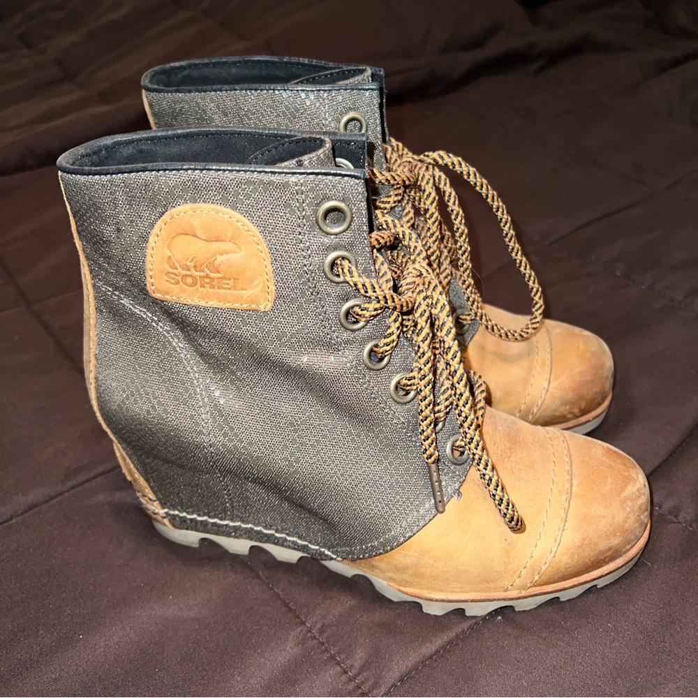 Sorel 1964 PDX Wedge Boot Tan Leather and Green Canvas Size 8
